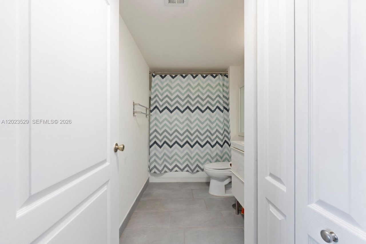 2642 Collins Ave , Unit 303, Miami Beach, FL 33140 Photo