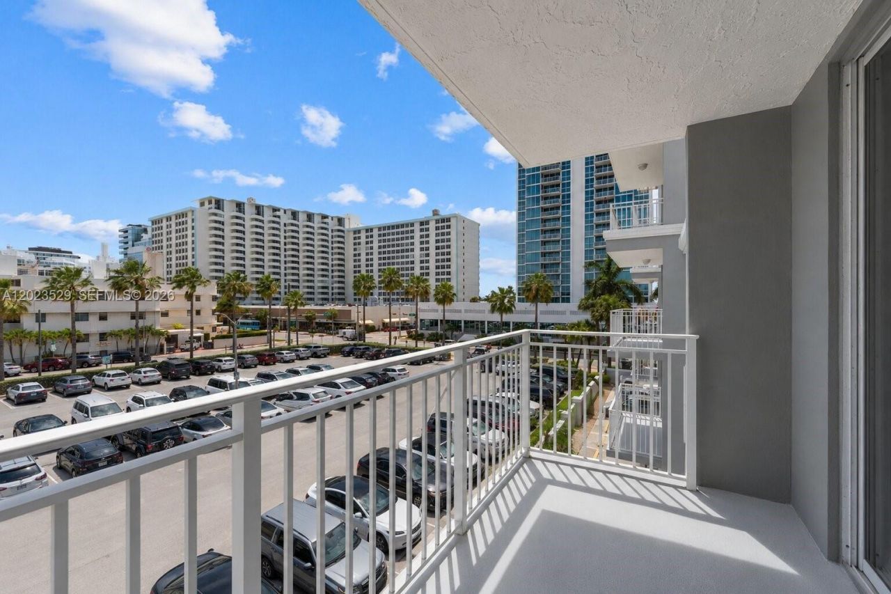 2642 Collins Ave , Unit 303, Miami Beach, FL 33140 Photo