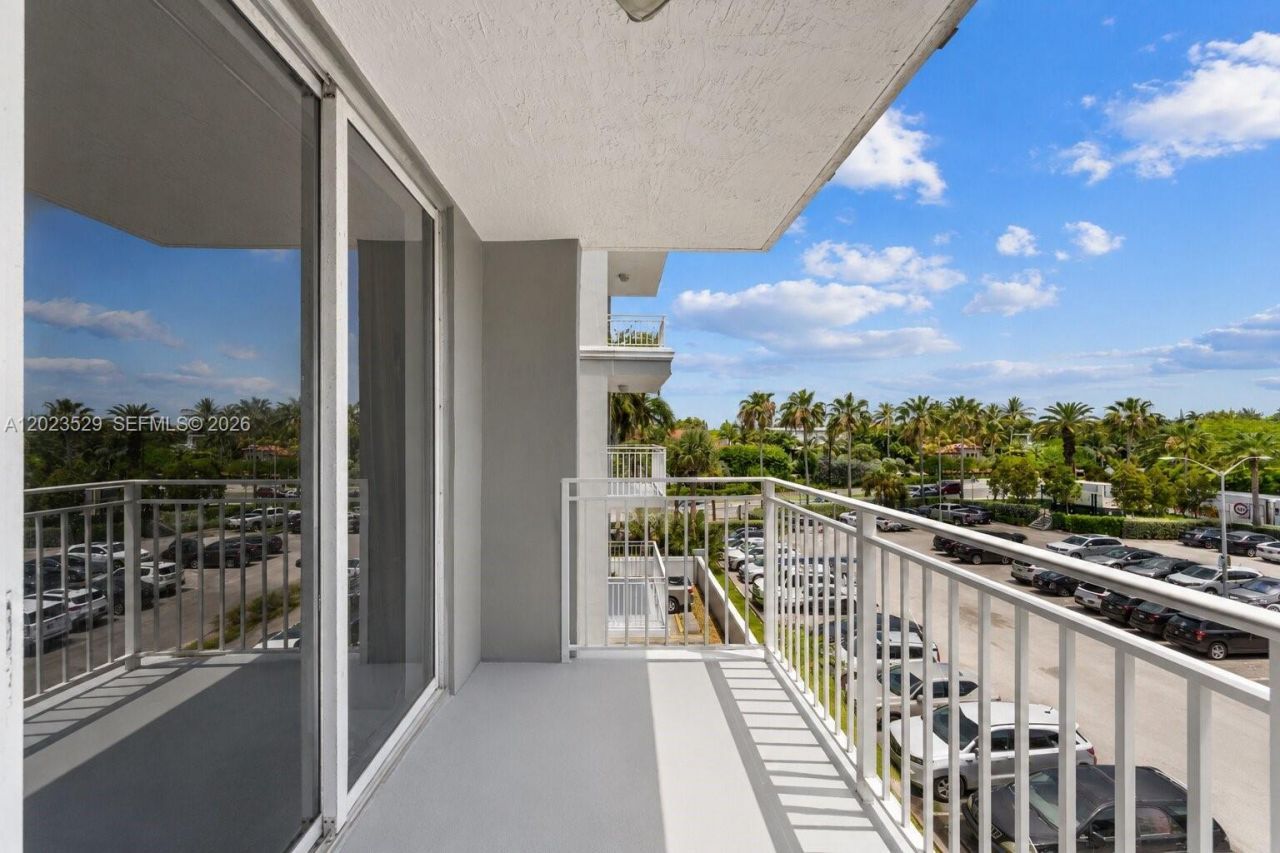 2642 Collins Ave , Unit 303, Miami Beach, FL 33140 Photo