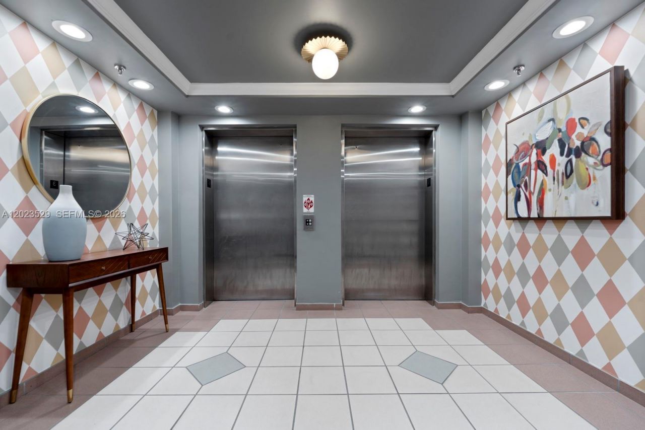 2642 Collins Ave , Unit 303, Miami Beach, FL 33140 Photo