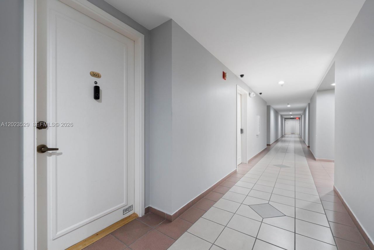 2642 Collins Ave , Unit 303, Miami Beach, FL 33140 Photo