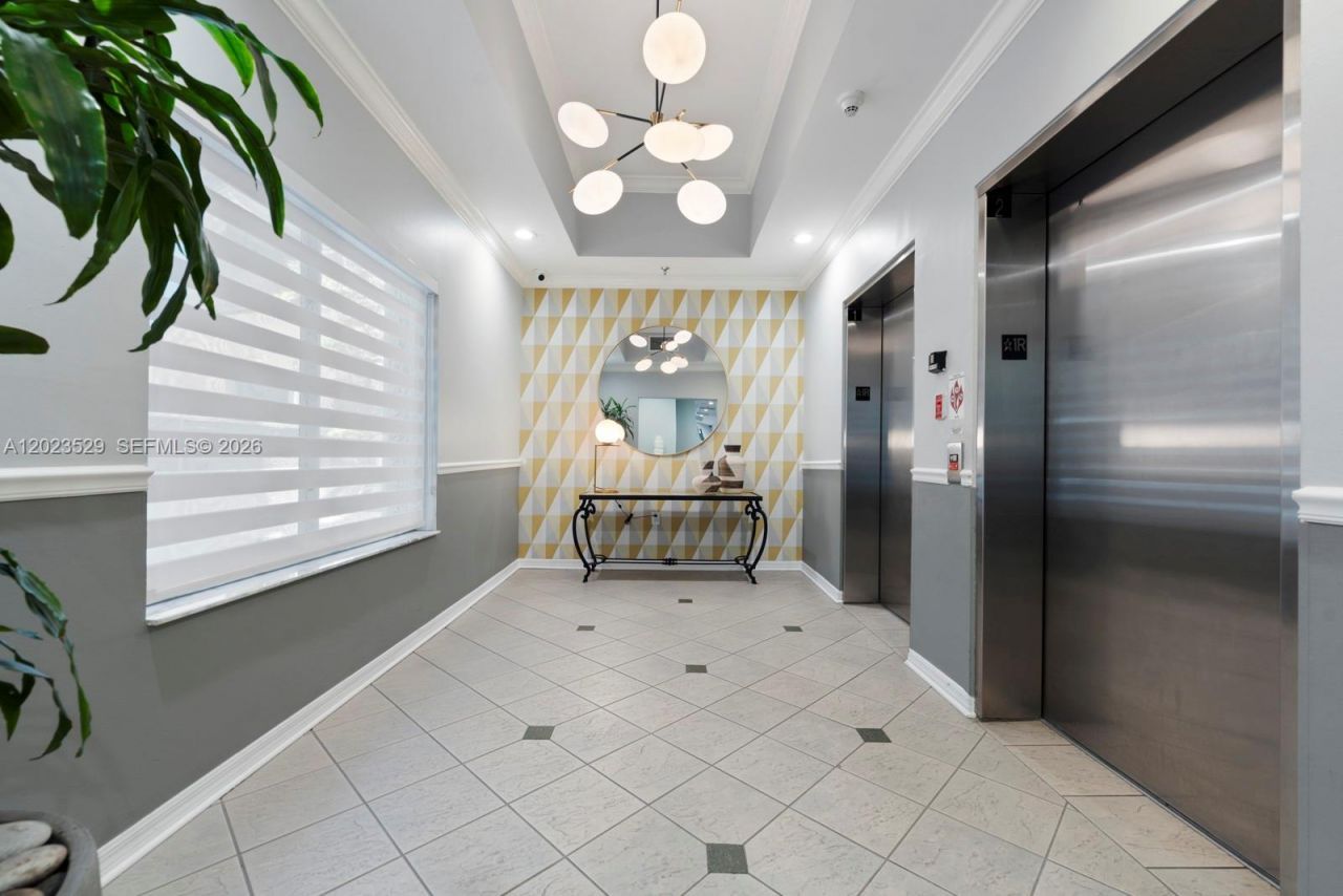 2642 Collins Ave , Unit 303, Miami Beach, FL 33140 Photo