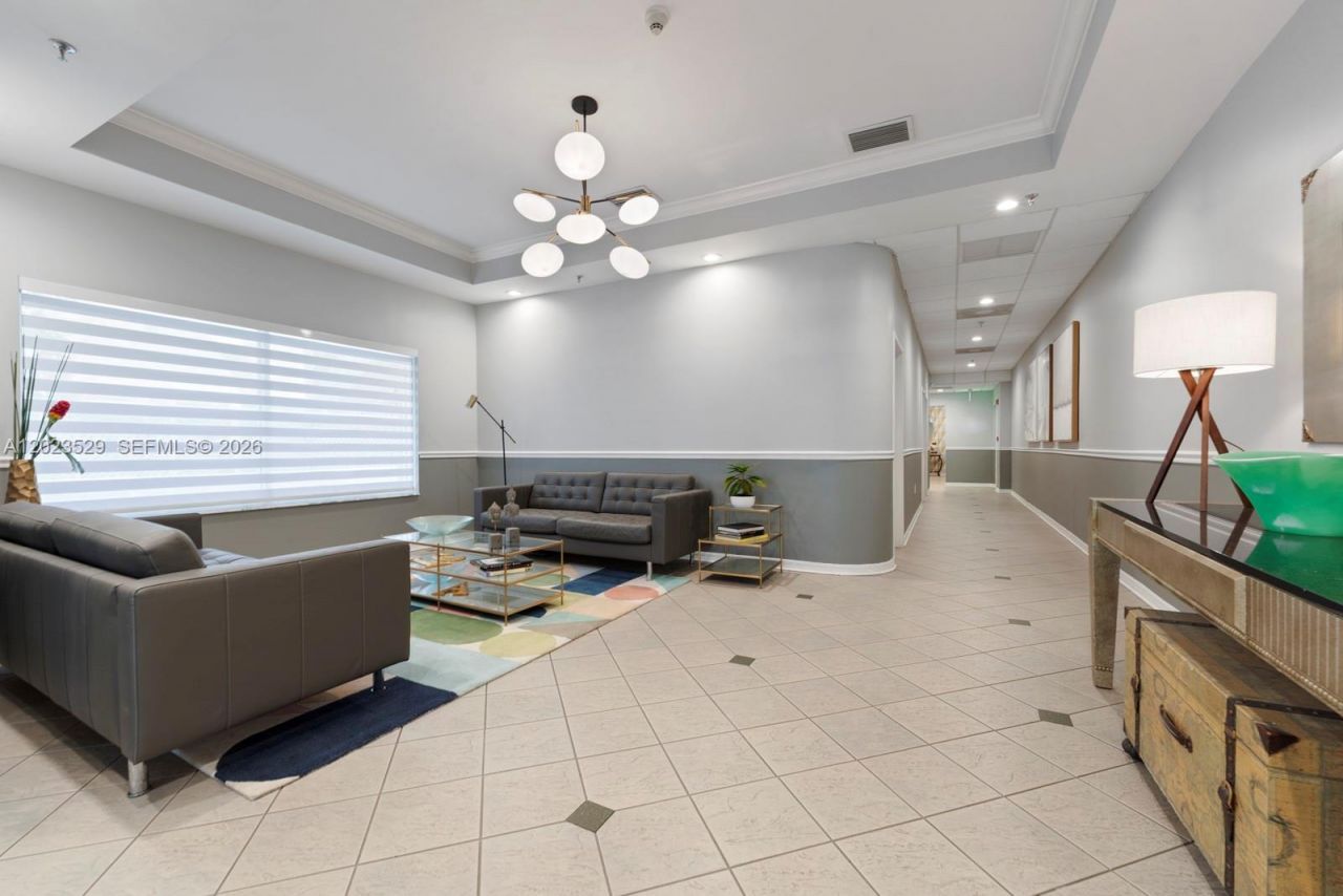 2642 Collins Ave , Unit 303, Miami Beach, FL 33140 Photo