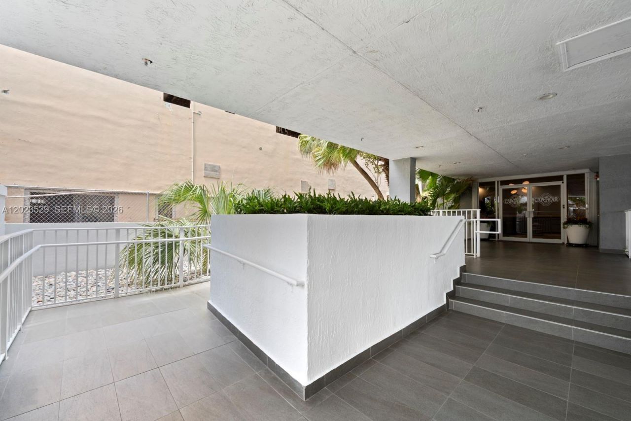 2642 Collins Ave , Unit 303, Miami Beach, FL 33140 Photo