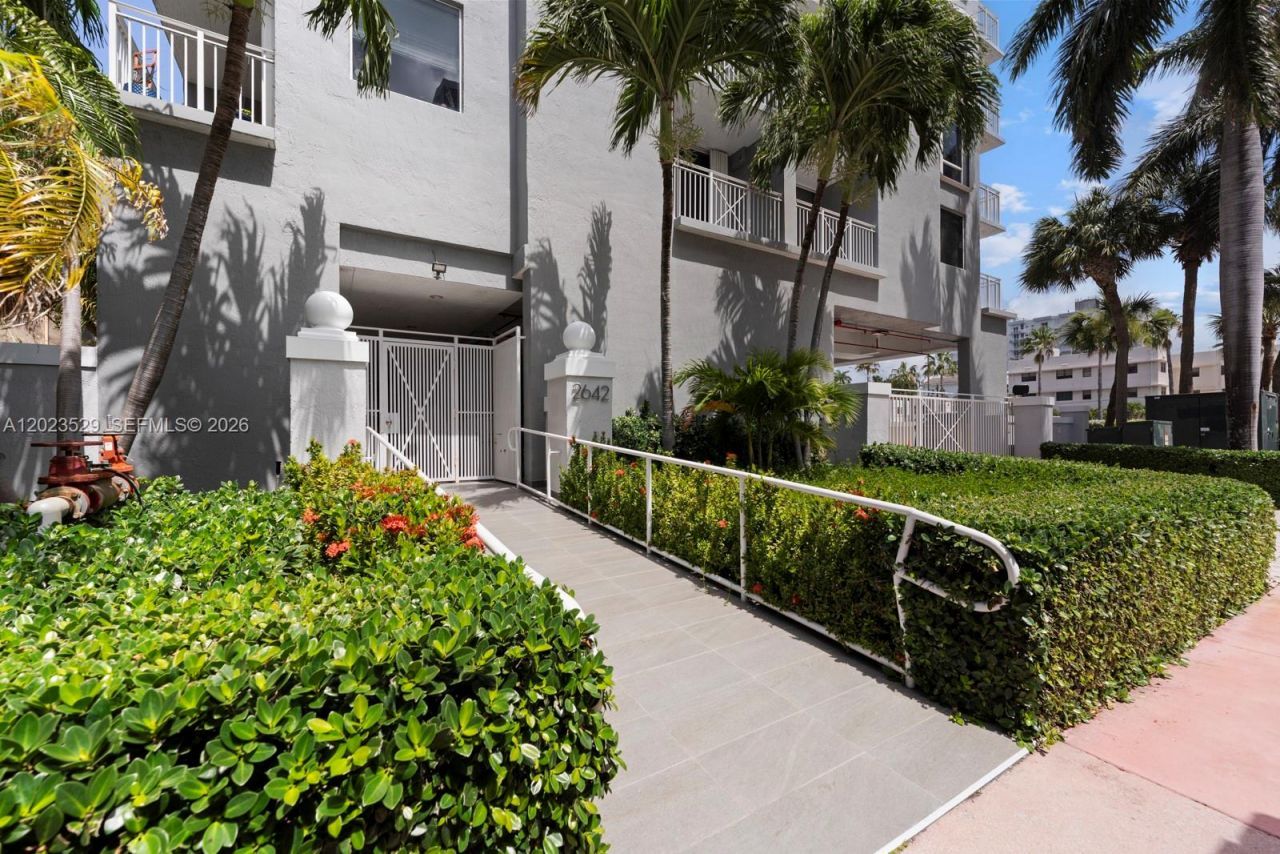 2642 Collins Ave , Unit 303, Miami Beach, FL 33140 Photo