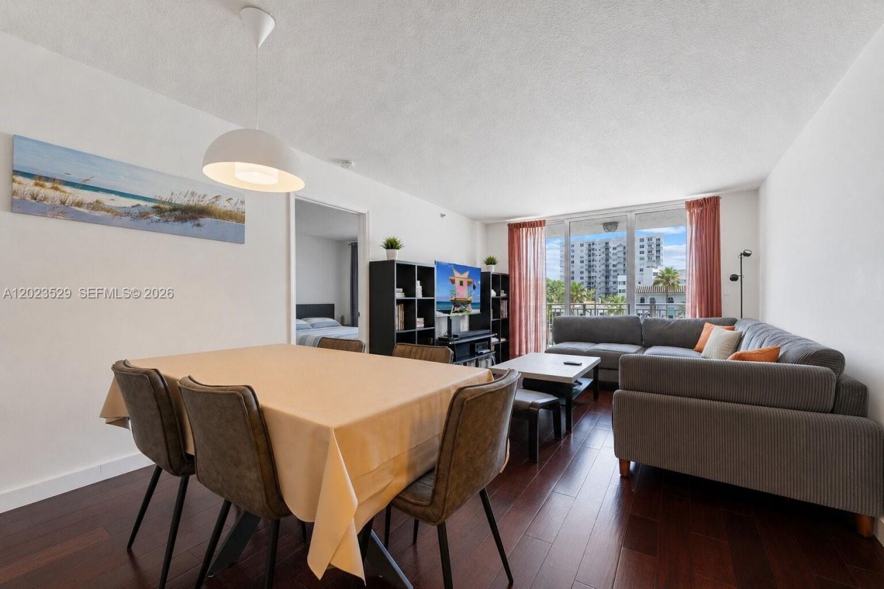2642 Collins Ave , Unit 303, Miami Beach, FL 33140 Photo