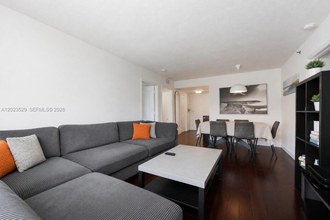 2642 Collins Ave , Unit 303, Miami Beach, FL 33140 Photo