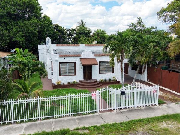 1727 NW 50th St , Miami, FL 33142