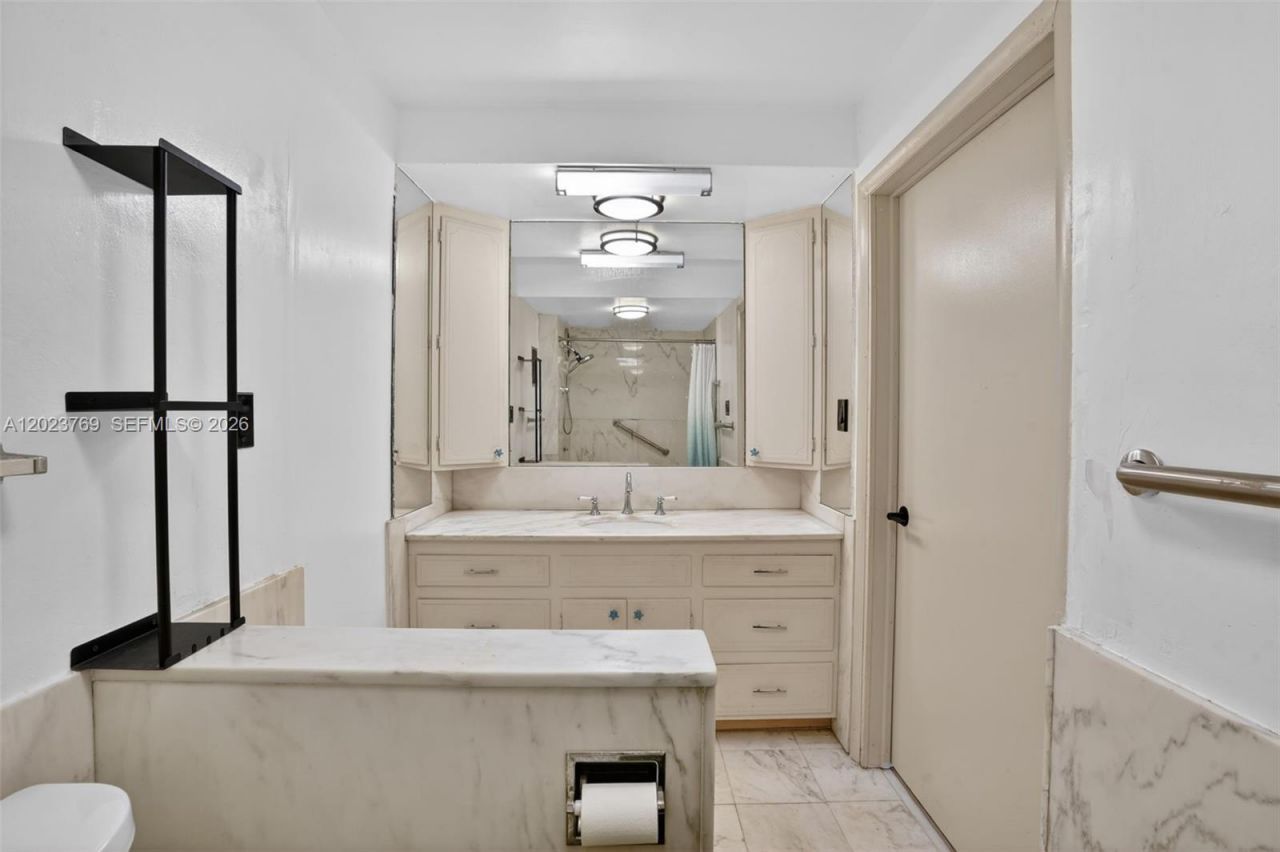 10240 Collins Ave , Unit 207, Bal Harbour, FL 33154 Photo