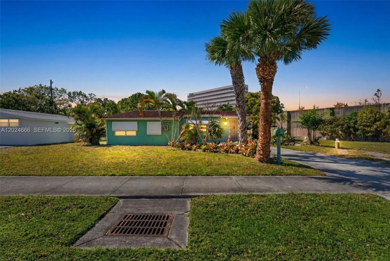 5931 NE 1st Ave, Oakland Park, FL 33334 Main Photo