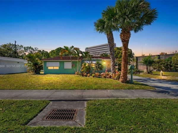 5931 NE 1st Ave, Oakland Park, FL 33334
