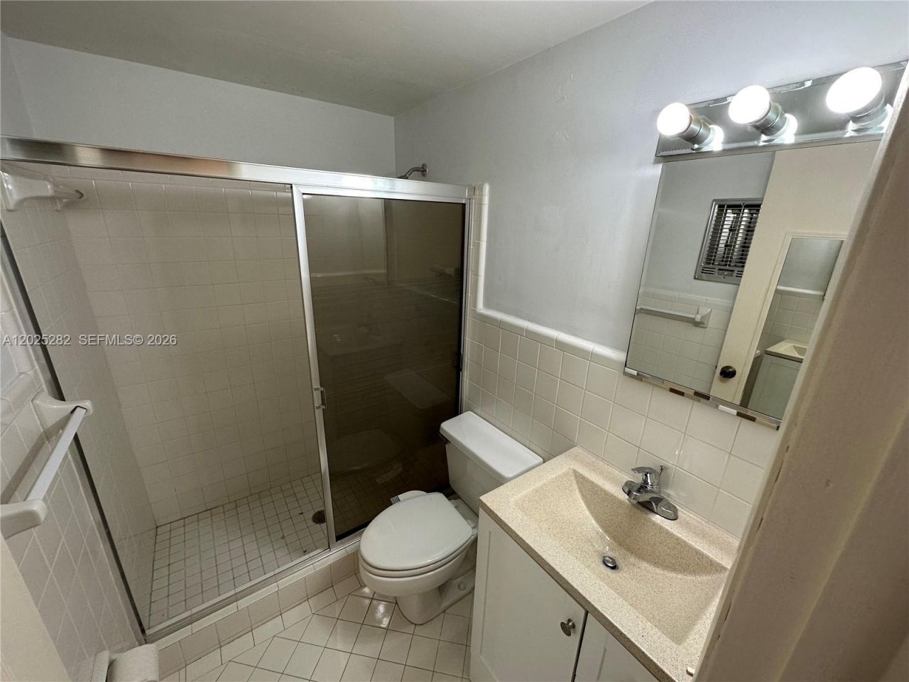 455 Golden Isles Dr , Unit 204, Hallandale Beach, FL 33009 Photo