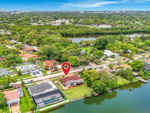 2501 NE 209th Ter , Miami, FL 33180