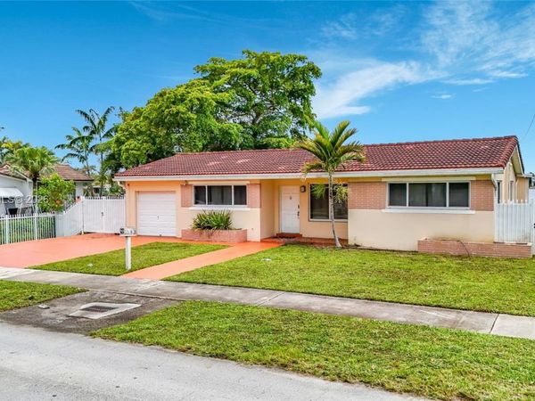 2501 NE 209th Ter , Miami, FL 33180