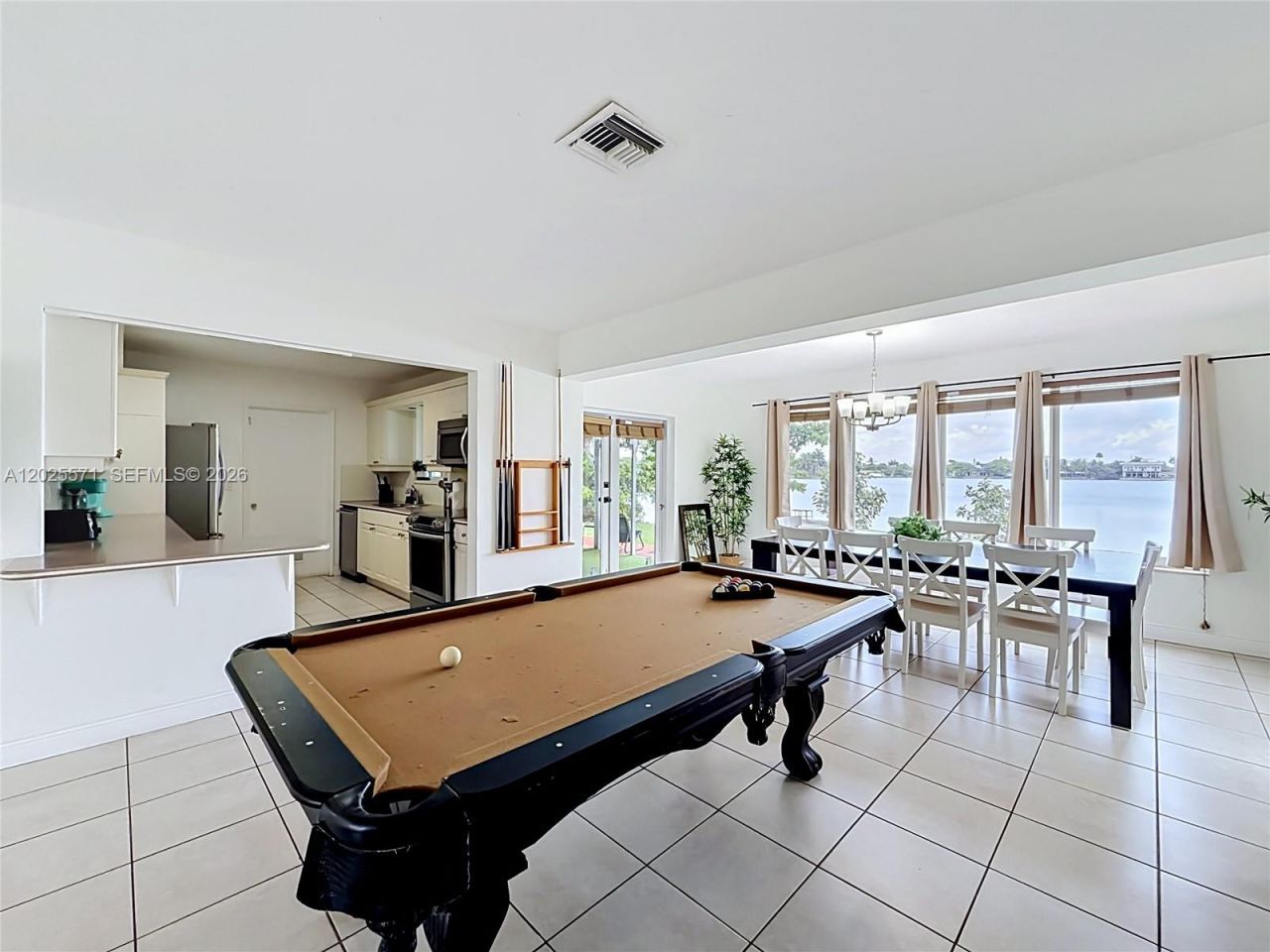 2501 NE 209th Ter , Miami, FL 33180 Photo