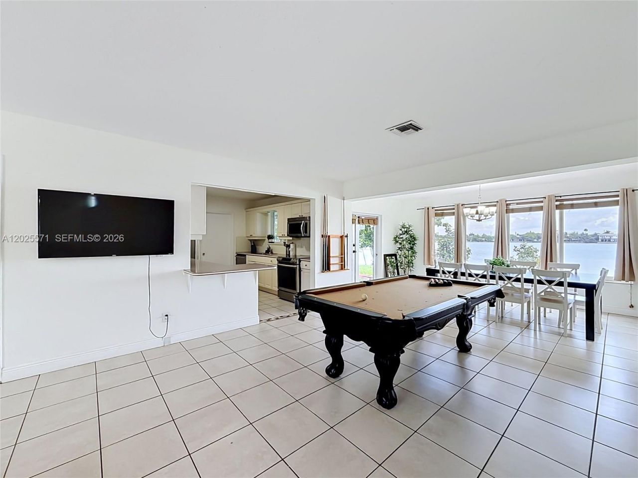 2501 NE 209th Ter , Miami, FL 33180 Photo