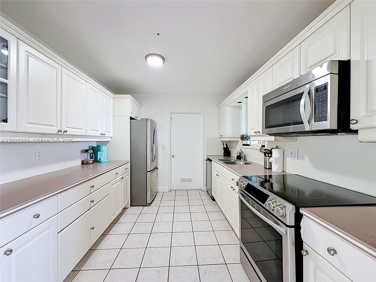2501 NE 209th Ter , Miami, FL 33180 Photo
