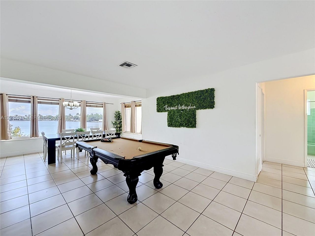 2501 NE 209th Ter , Miami, FL 33180 Photo