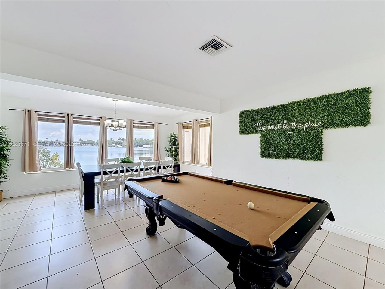 2501 NE 209th Ter , Miami, FL 33180 Photo