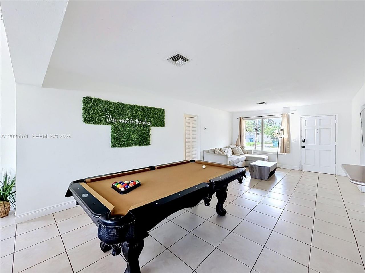 2501 NE 209th Ter , Miami, FL 33180 Photo