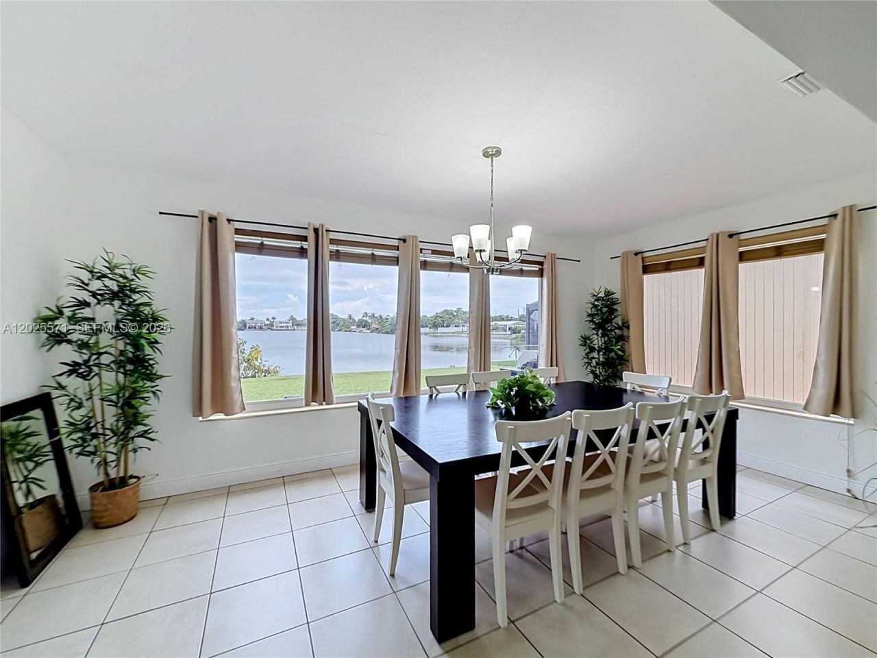 2501 NE 209th Ter , Miami, FL 33180 Photo