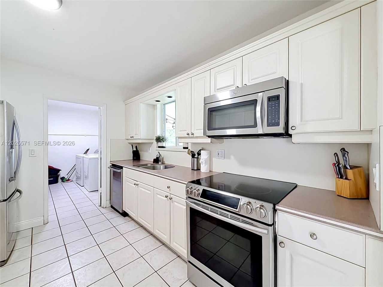 2501 NE 209th Ter , Miami, FL 33180 Photo