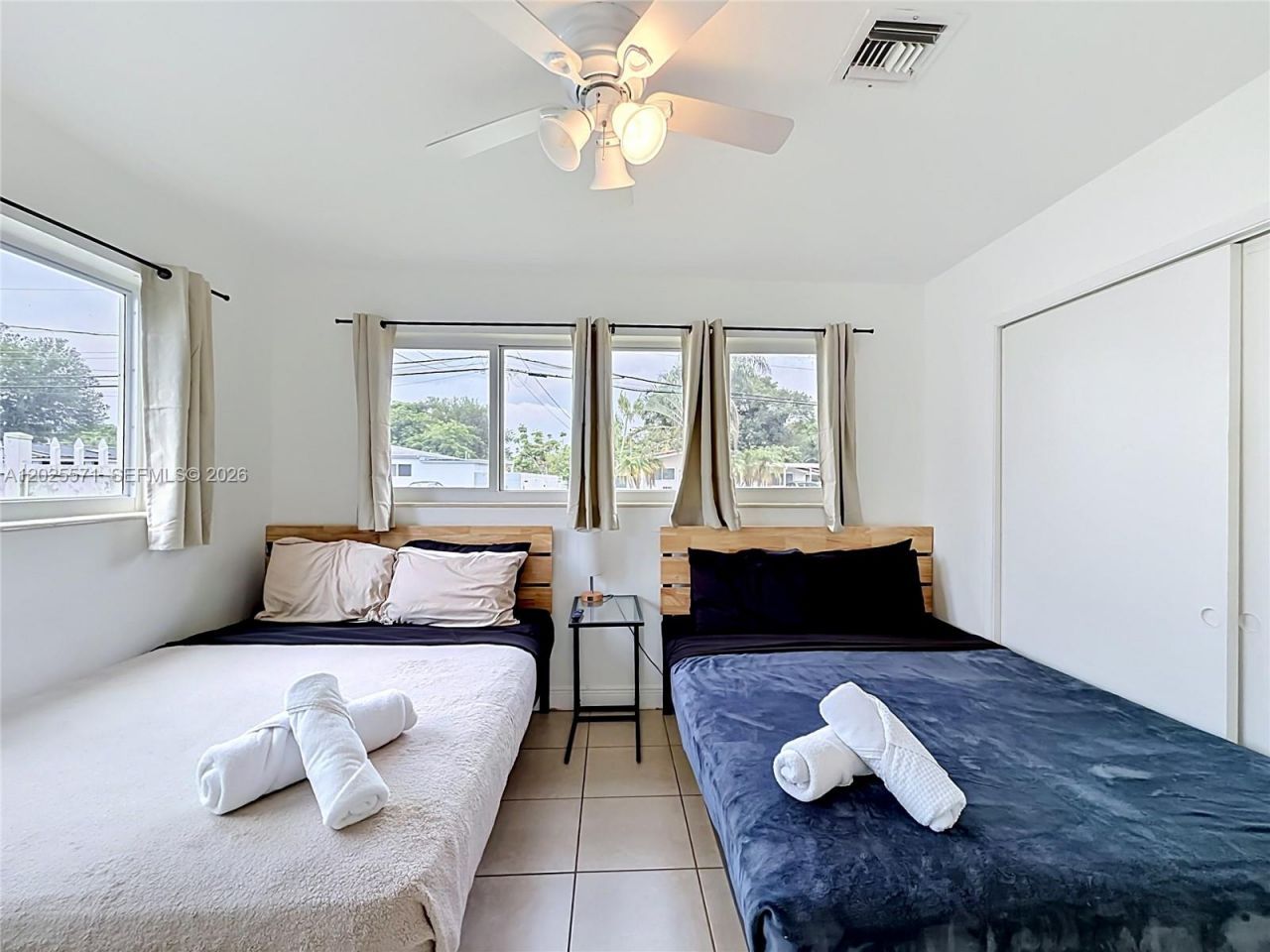 2501 NE 209th Ter , Miami, FL 33180 Photo