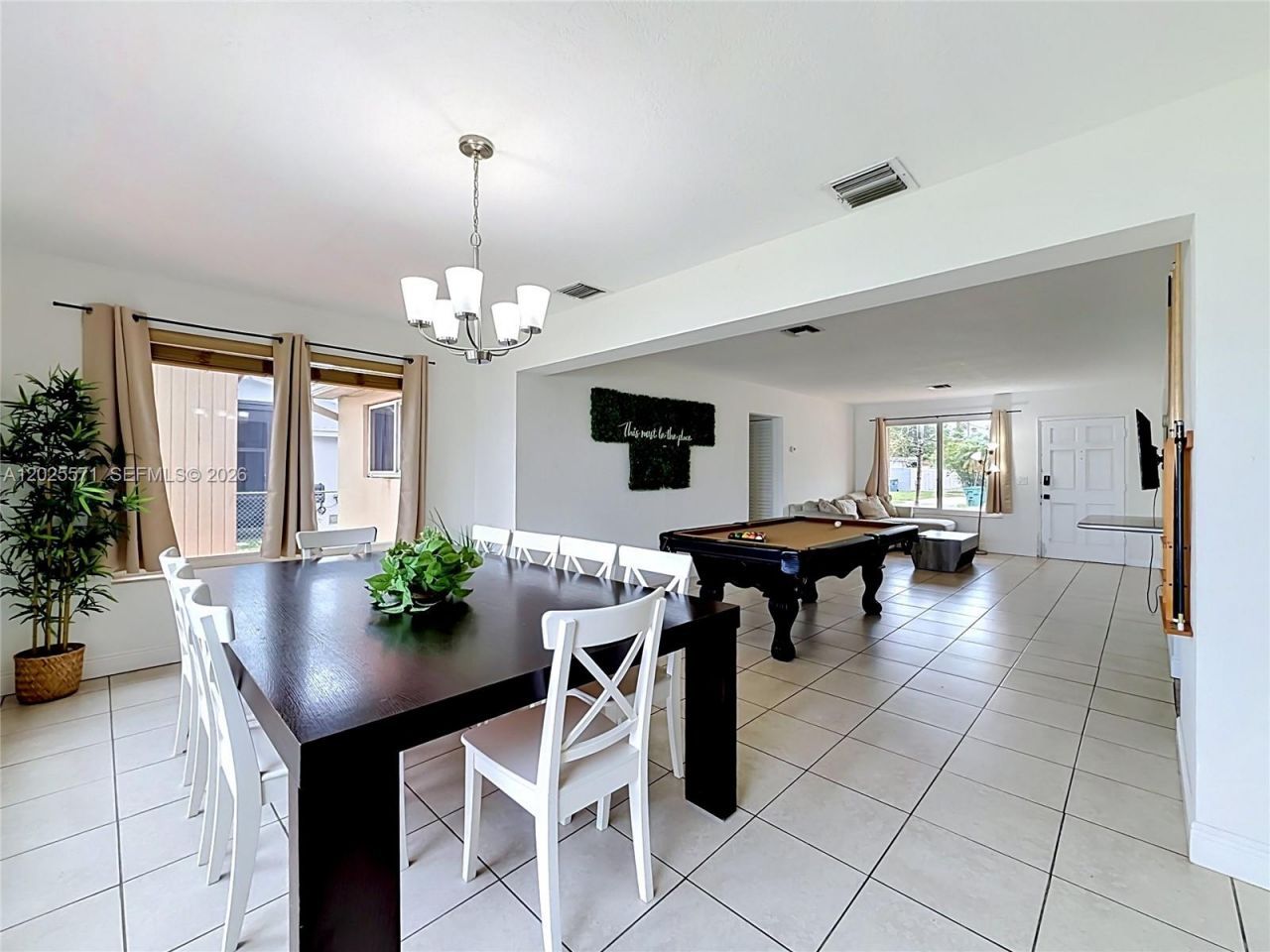 2501 NE 209th Ter , Miami, FL 33180 Photo