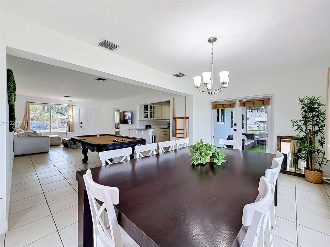 2501 NE 209th Ter , Miami, FL 33180 Photo