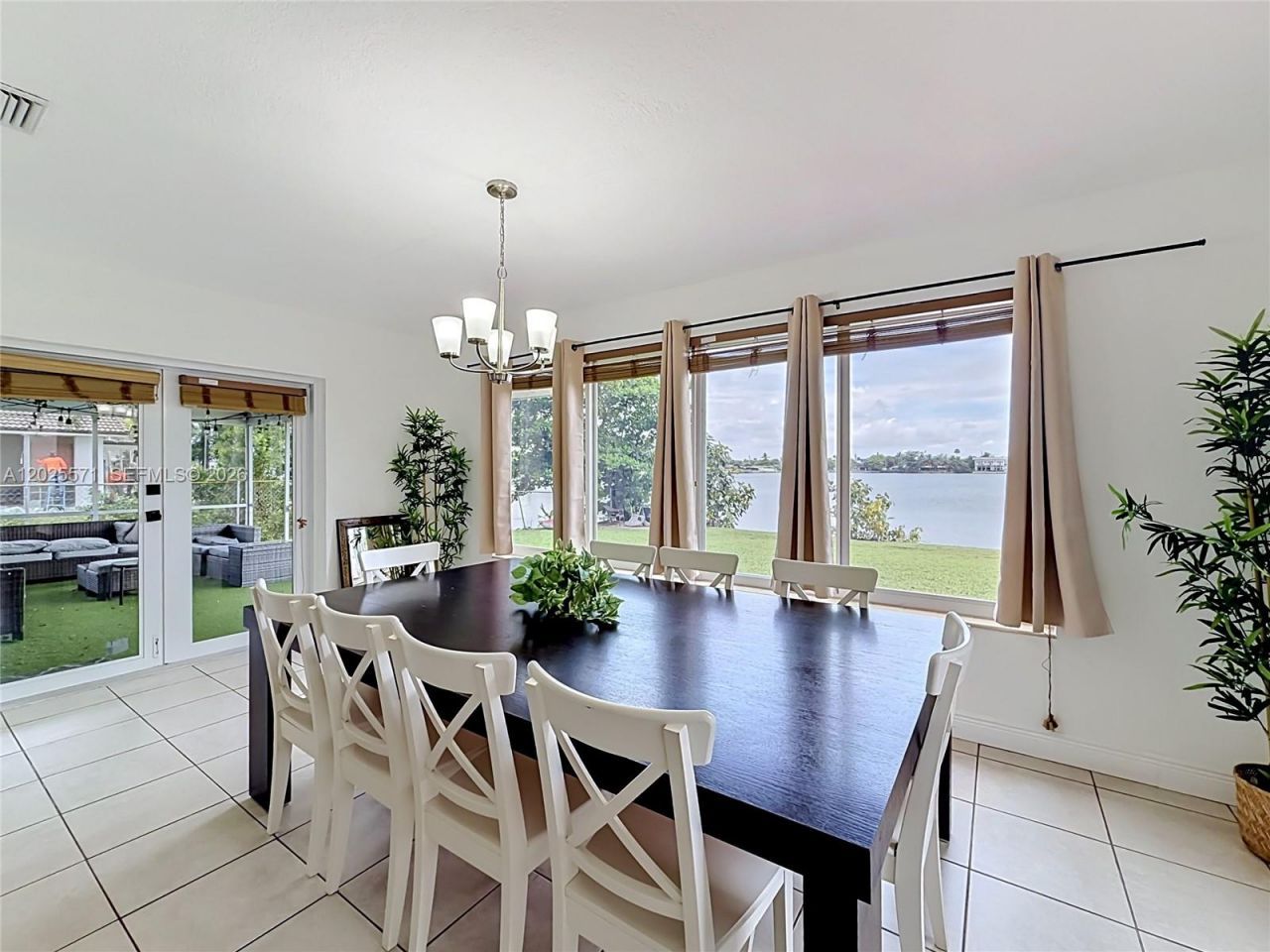 2501 NE 209th Ter , Miami, FL 33180 Photo