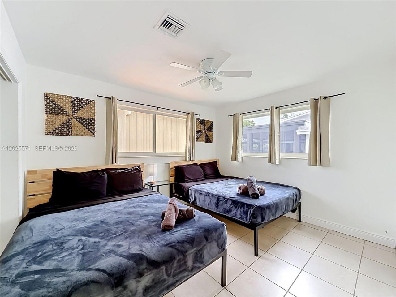 2501 NE 209th Ter , Miami, FL 33180 Photo