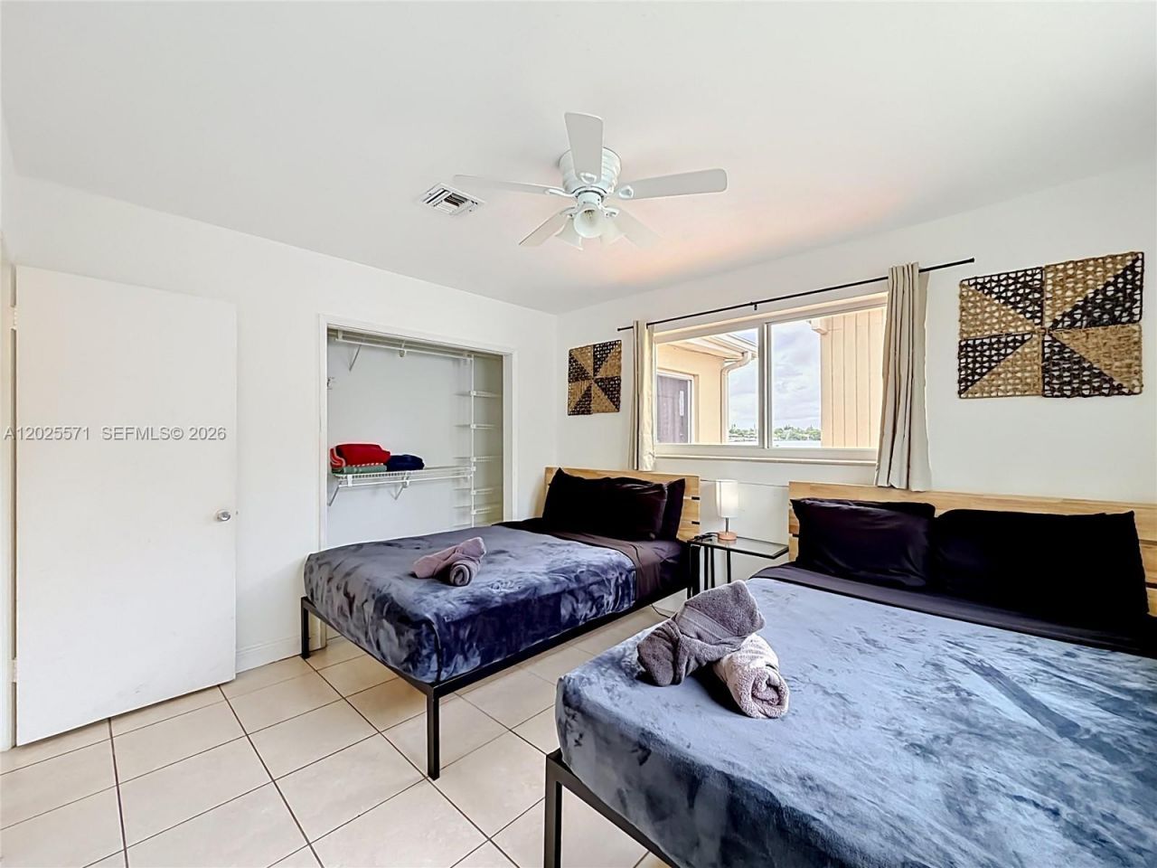 2501 NE 209th Ter , Miami, FL 33180 Photo