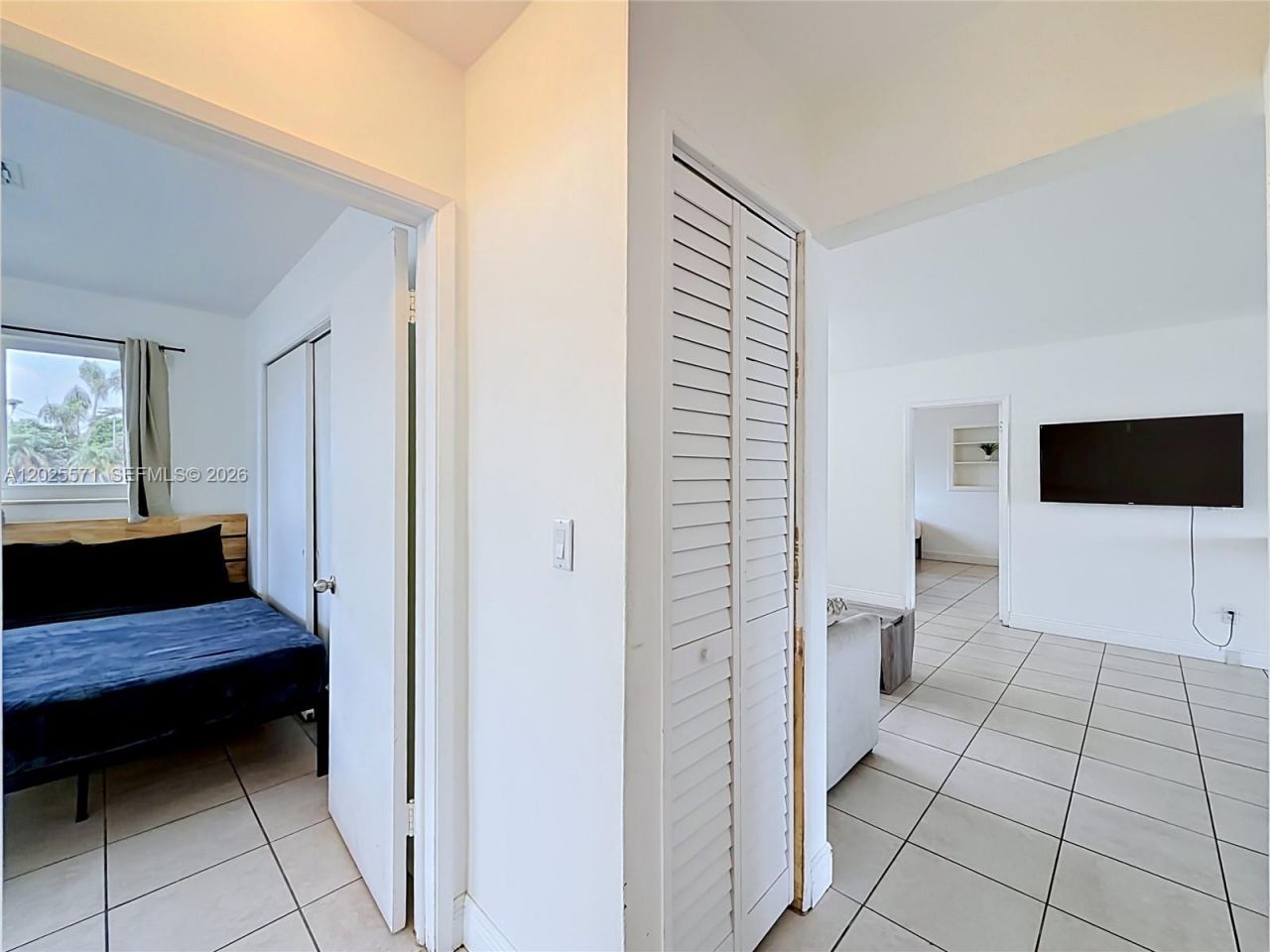 2501 NE 209th Ter , Miami, FL 33180 Photo