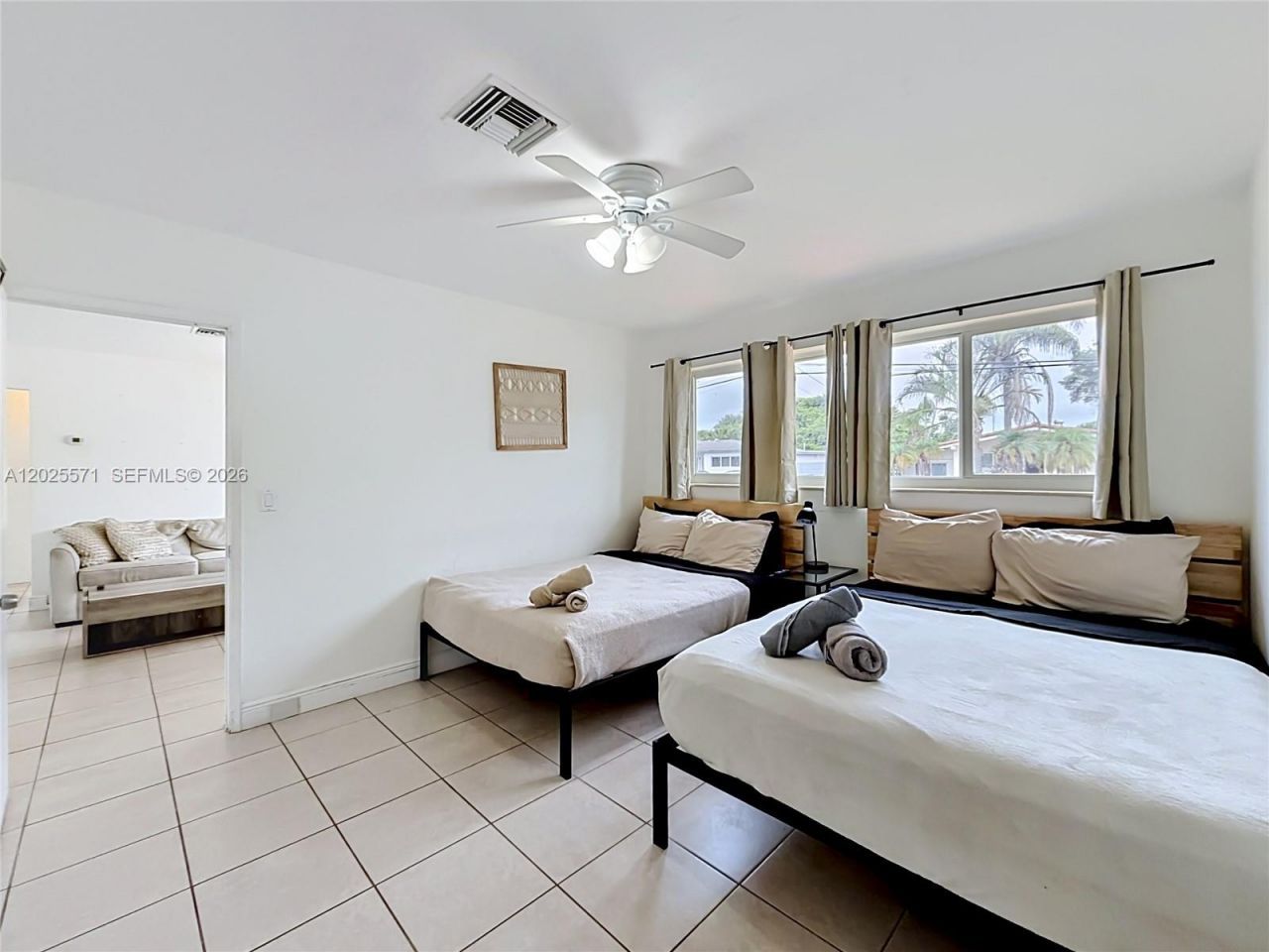 2501 NE 209th Ter , Miami, FL 33180 Photo