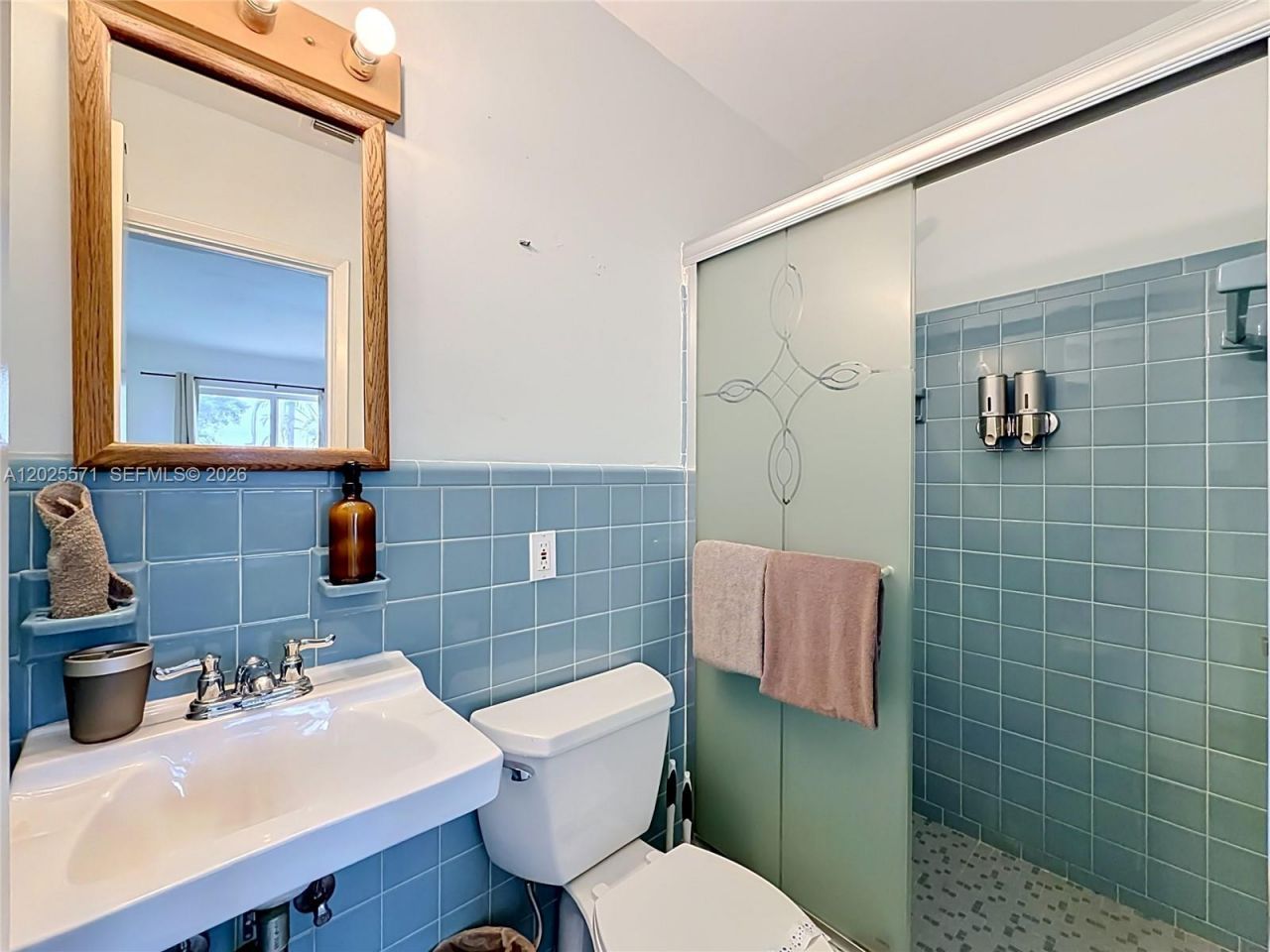 2501 NE 209th Ter , Miami, FL 33180 Photo