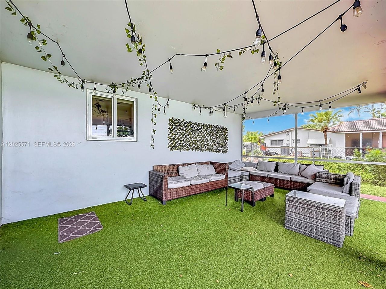 2501 NE 209th Ter , Miami, FL 33180 Photo