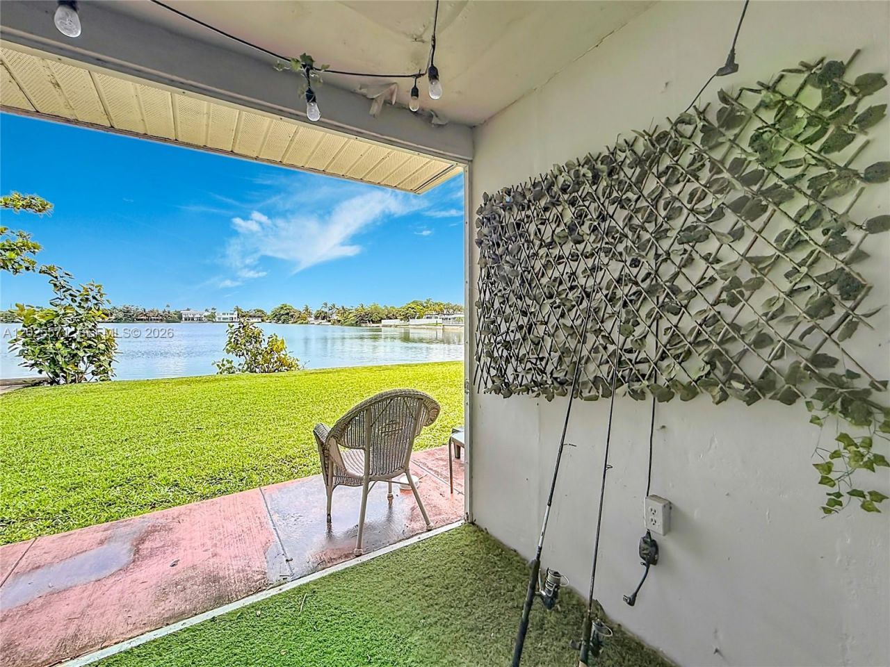 2501 NE 209th Ter , Miami, FL 33180 Photo