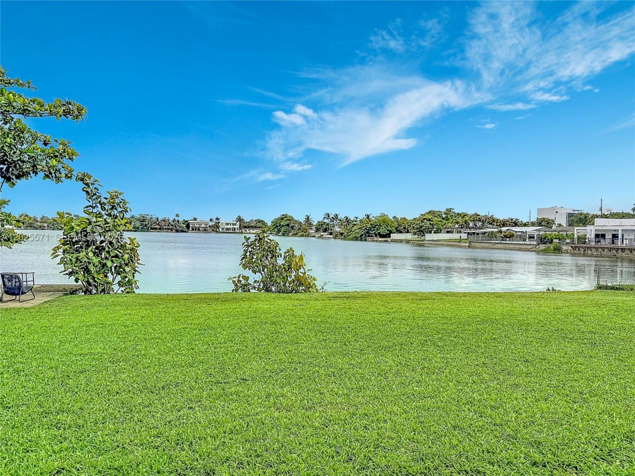 2501 NE 209th Ter , Miami, FL 33180 Photo