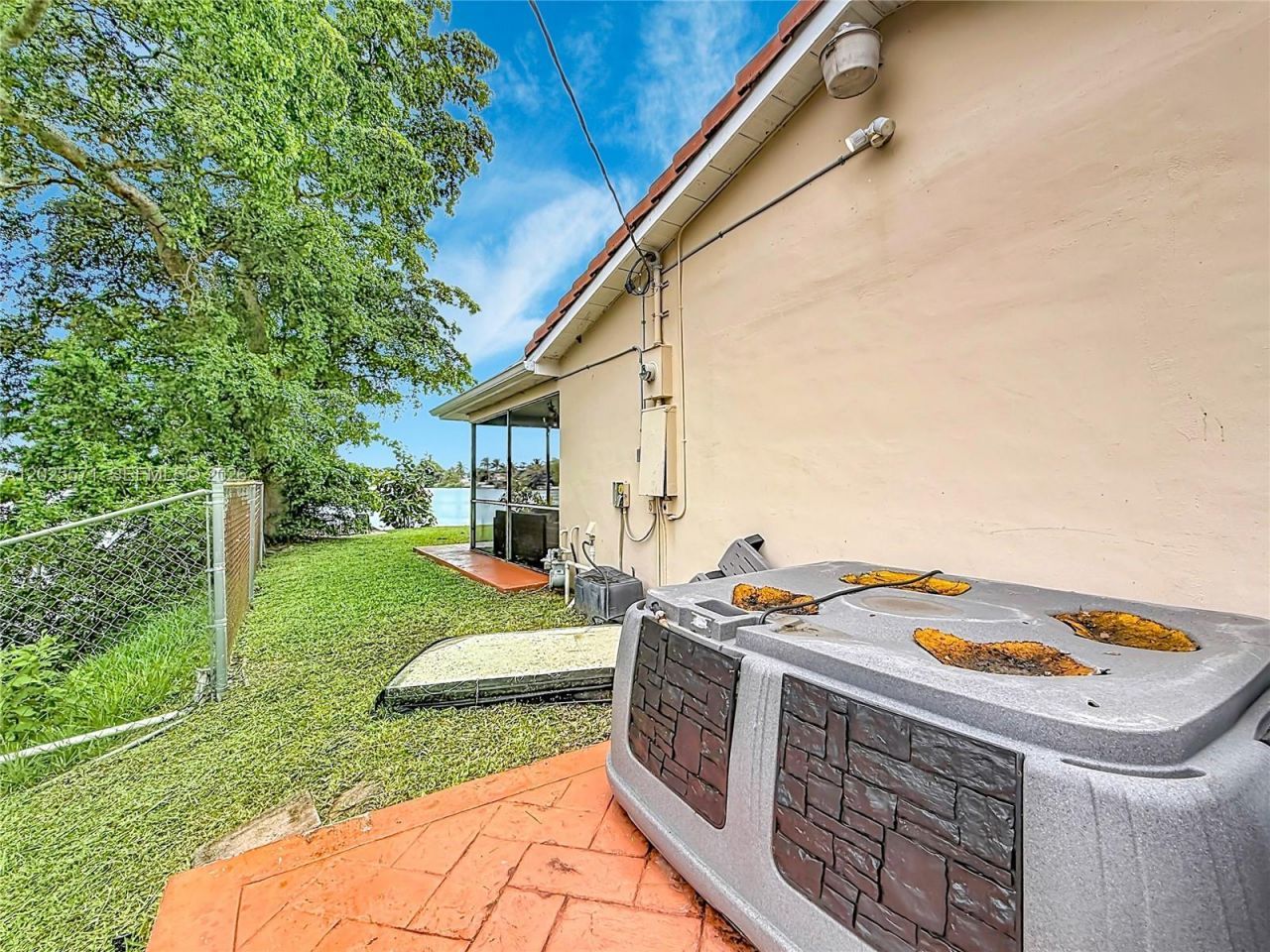 2501 NE 209th Ter , Miami, FL 33180 Photo