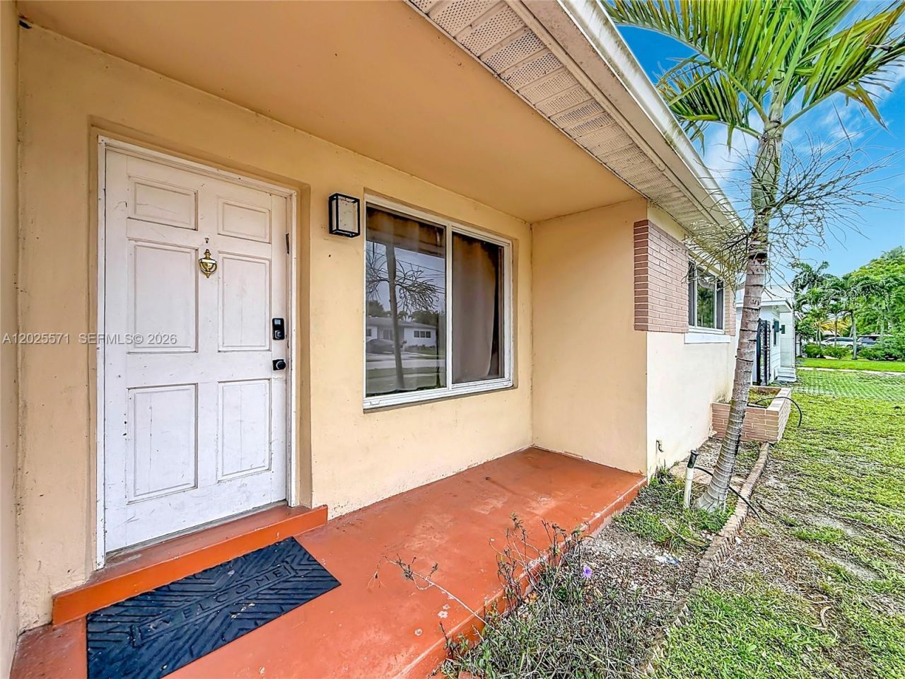 2501 NE 209th Ter , Miami, FL 33180 Photo