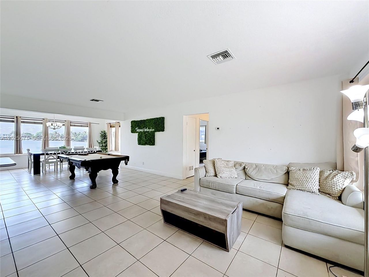 2501 NE 209th Ter , Miami, FL 33180 Photo