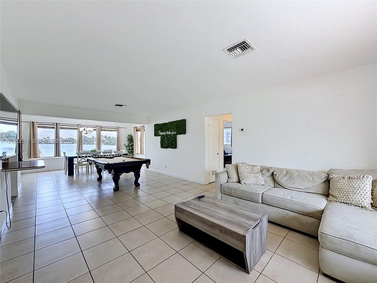 2501 NE 209th Ter , Miami, FL 33180 Photo