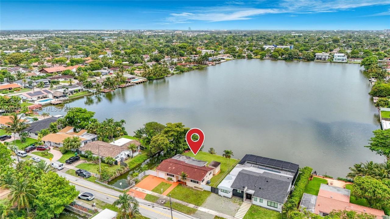 2501 NE 209th Ter , Miami, FL 33180 Photo