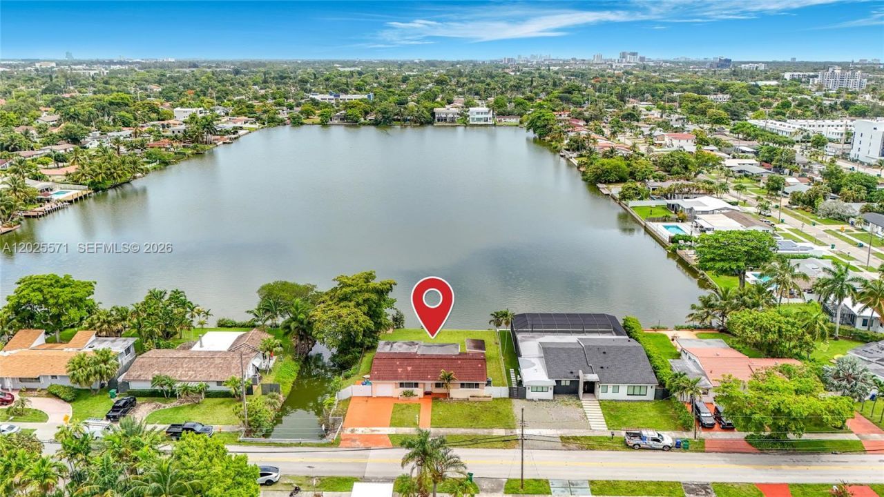 2501 NE 209th Ter , Miami, FL 33180 Photo