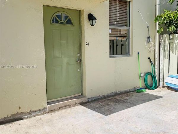 1651 NE 115th St, Unit 21C, Miami, FL 33181