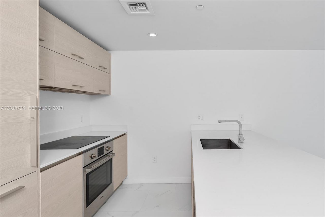 1300 S Miami Ave , Unit 3211, Miami, FL 33130 Photo