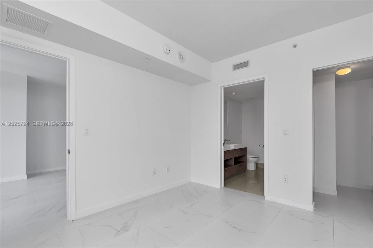 1300 S Miami Ave , Unit 3211, Miami, FL 33130 Photo