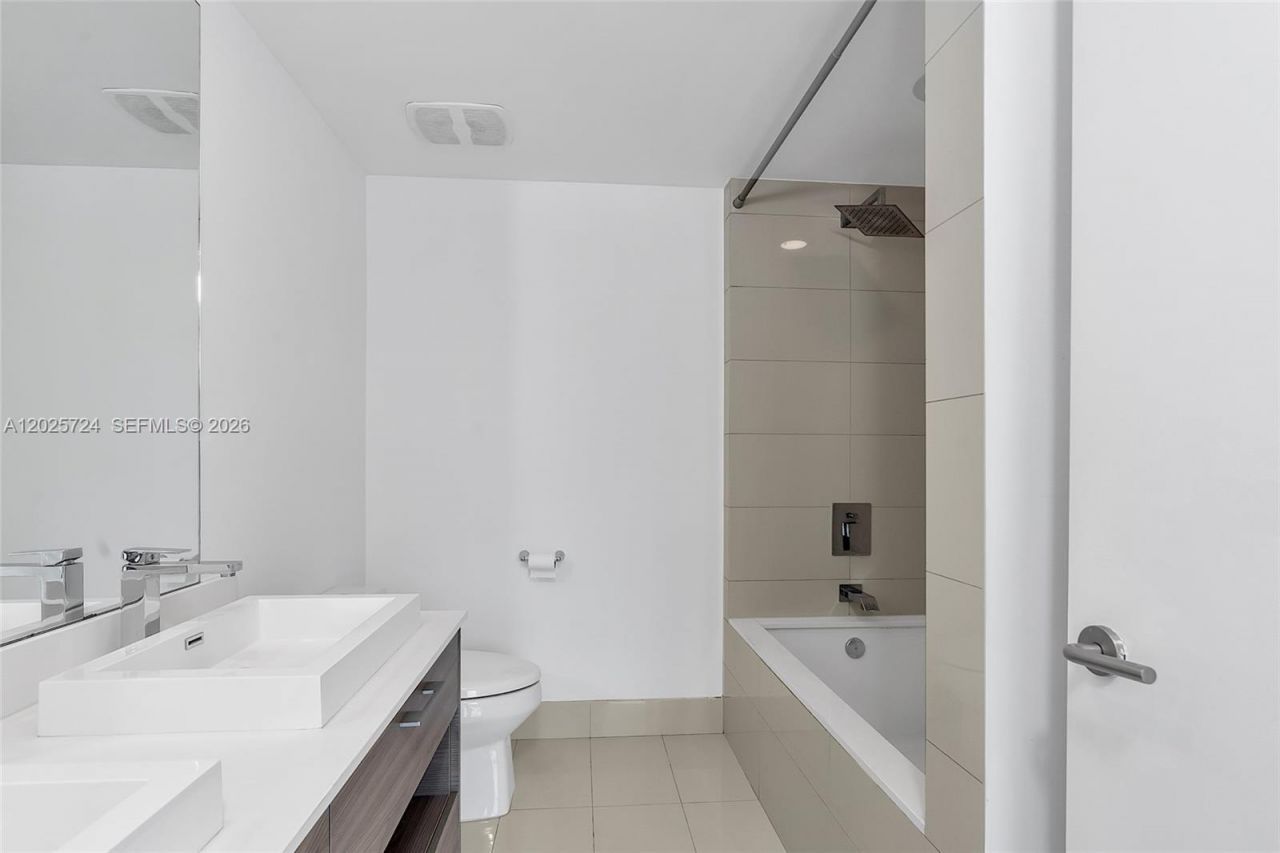 1300 S Miami Ave , Unit 3211, Miami, FL 33130 Photo