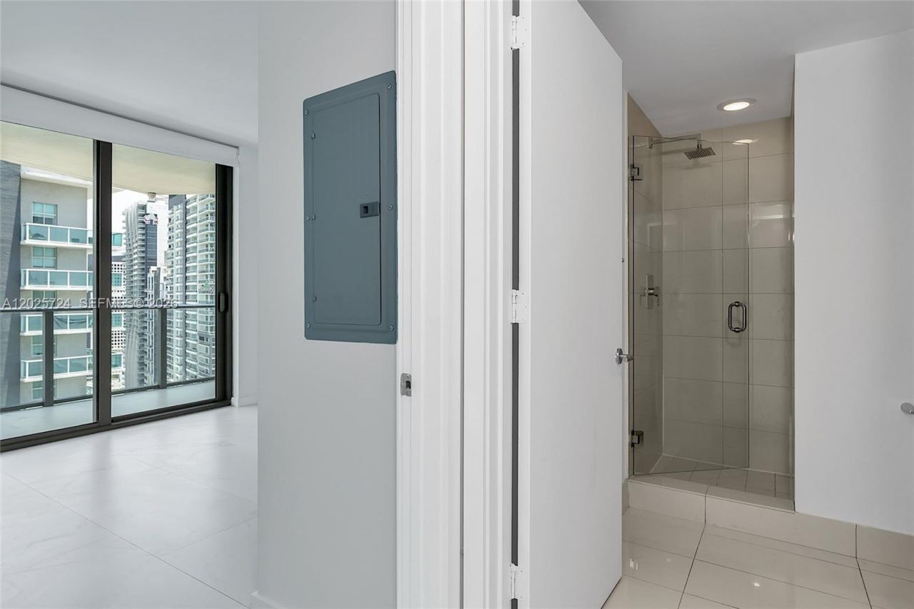 1300 S Miami Ave , Unit 3211, Miami, FL 33130 Photo