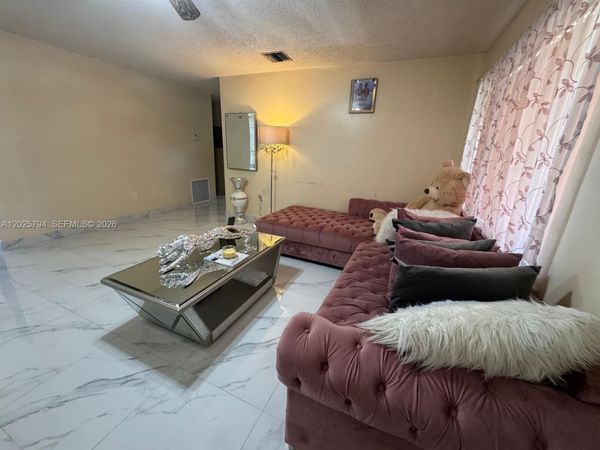 5923 Fillmore St , Hollywood, FL 33021